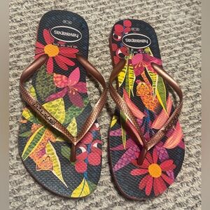 Havaianas Women's Sandals - Floral Black and Red